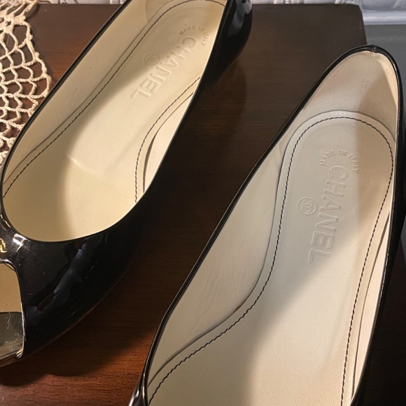 Chanel Black Patent Leather Peep Top Flats Size 38 - Picture 2 of 7
